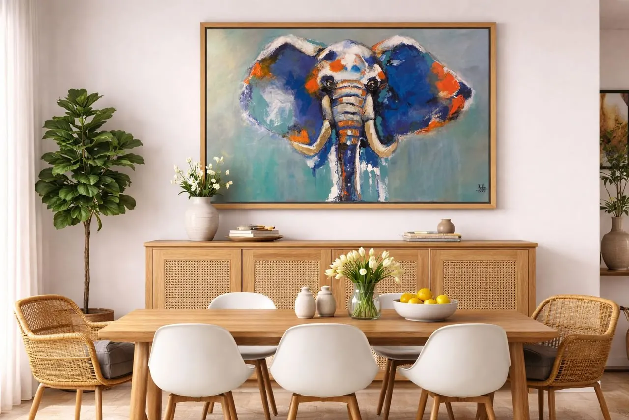 Elefante sobre un aparador en un comedor